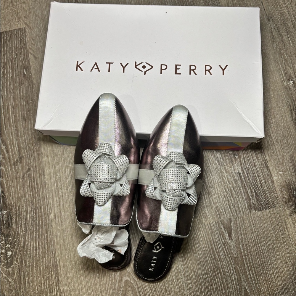 Katy Perry Collection Metallic Flats with Bow – Women’s Size 8